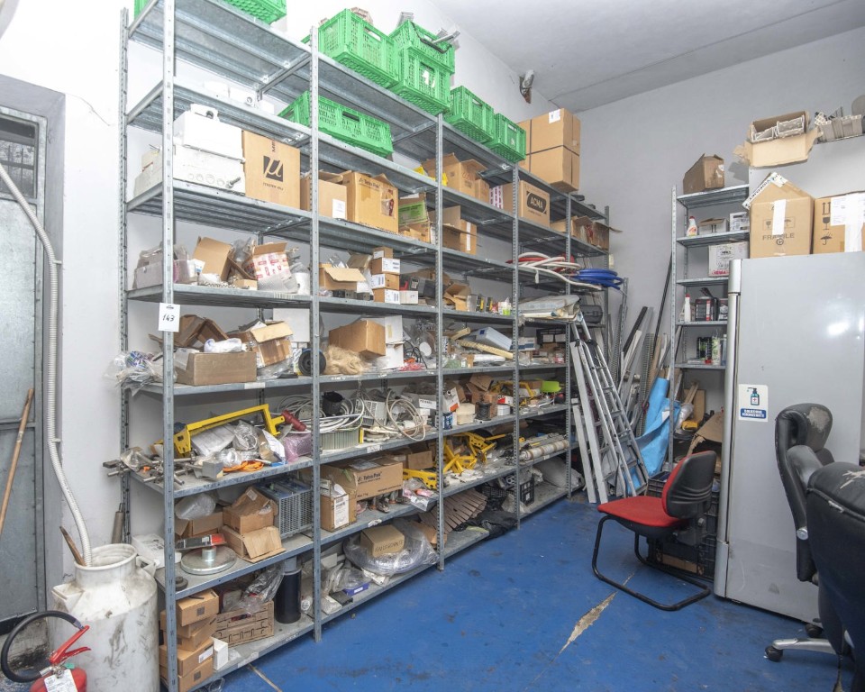 Immagine panoramica di Warehouse Racks and Materials